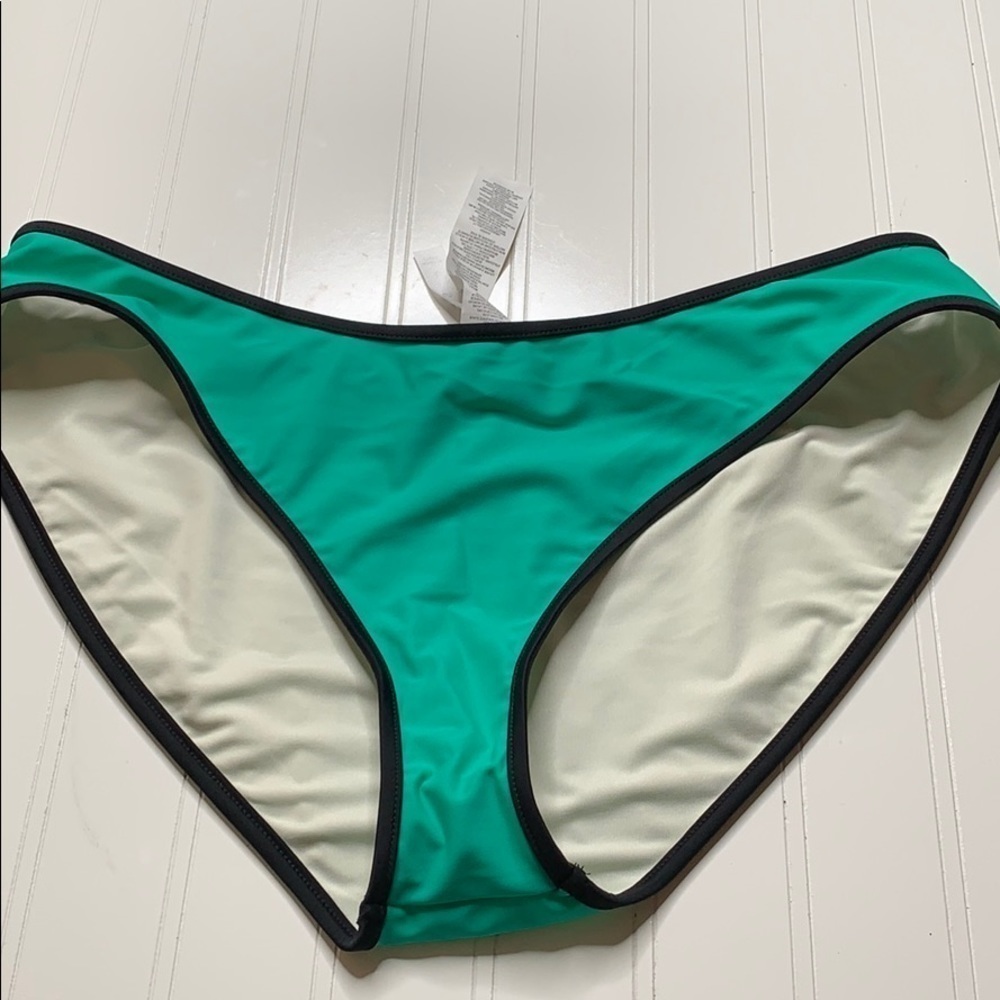Fabletics NWT Green Black Bajan Hipster Bottom L SW2046